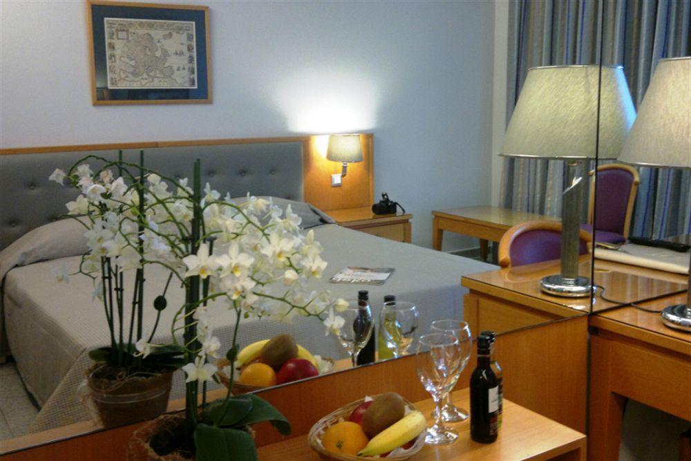 Athena Hotell